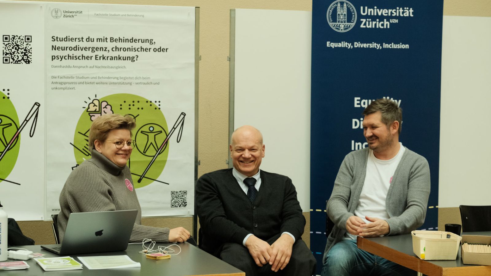 Teilhabe möglichst selbstverständlich gestalten: Ulla Blume (Leiterin Fachstelle Studium und Behinderung), Rolf Sethe (Präsident Kommission für Inklusion) und Benjamin Börner (Abteilung Equality, Diversity, Inclusion EDI) (v.l.n.r.).